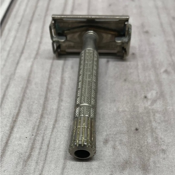Vintage Gillette Adjustable Metal Safety Razor - Picture 5 of 8